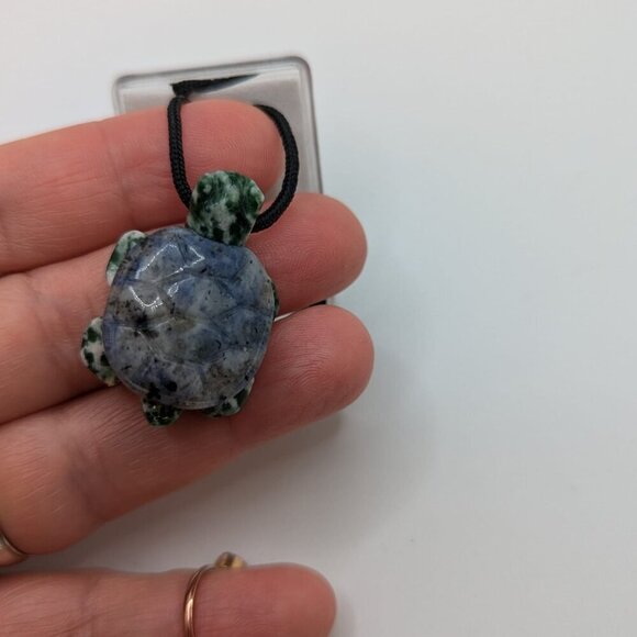 Blue Sodalite Green TURTLE tortoise GEM carving Pendant NECKLACE - Picture 3 of 8